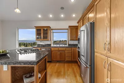 1021 Lightning Way, Camano Island, WA 98282 - Photo 7