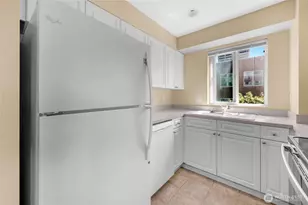 4343 Roosevelt Way NE, Seattle, WA 98105 - Photo 13