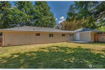 22910 Edmonds Way, Edmonds, WA 98020 - Photo 3