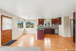 206 E Wall St, Camano Island, WA 98282 - Photo 7