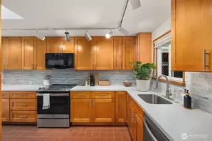 2321 NE 128th St, Seattle, WA 98125 - Photo 9