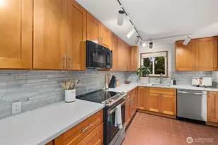 2321 NE 128th St, Seattle, WA 98125 - Photo 11