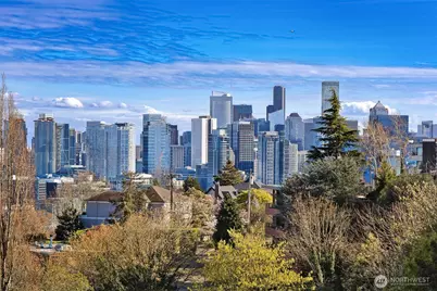 1818 Bigelow Avenue N #301, Seattle, WA 98109 - Photo 35