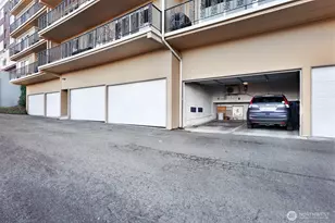 1818 Bigelow Ave N, Seattle, WA 98109 - Photo 27