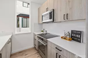 945 NW 61st St, Seattle, WA 98107 - Photo 9