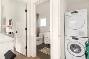 411 B NE 80th St, Seattle, WA 98115 - Photo 13