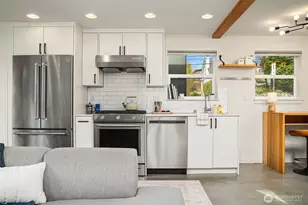 411 B NE 80th St, Seattle, WA 98115 - Photo 9