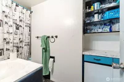 14022 Roslyn Place N, Seattle, WA 98133 - Photo 11
