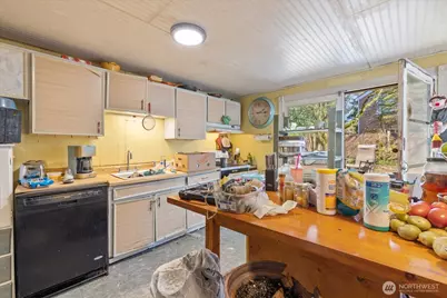 14022 Roslyn Place N, Seattle, WA 98133 - Photo 19