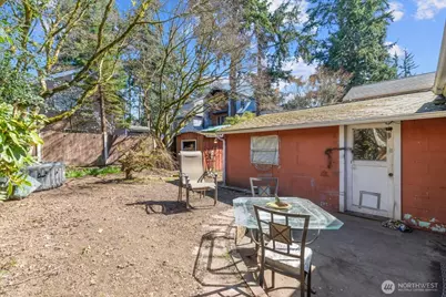 14022 Roslyn Place N, Seattle, WA 98133 - Photo 19