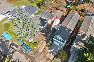 14022 Roslyn Pl N, Seattle, WA 98133 - Photo 9