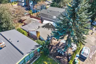 14022 Roslyn Pl N, Seattle, WA 98133 - Photo 3