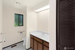 7821 East Side Dr NE, Tacoma, WA 98422 - Photo 15