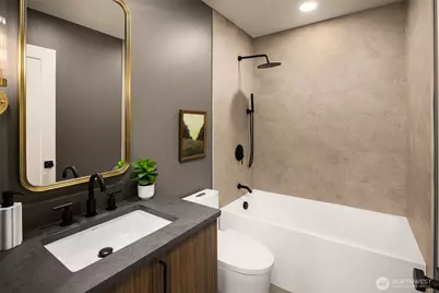 14031 Densmore Avenue N, Seattle, WA 98133 - Photo 29