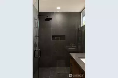 14031 Densmore Avenue N, Seattle, WA 98133 - Photo 23