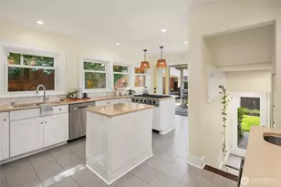 2407 11th Ave E, Seattle, WA 98102 - Photo 11