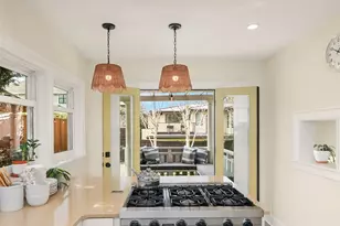 2407 11th Ave E, Seattle, WA 98102 - Photo 13