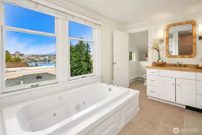 2407 11th Avenue E, Seattle, WA 98102 - Photo 23