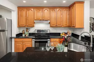 4330 W Lake Sammamish Pkwy SE, Issaquah, WA 98027 - Photo 13