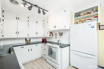 413 Strait View Dr, Port Angeles, WA 98362 - Photo 11