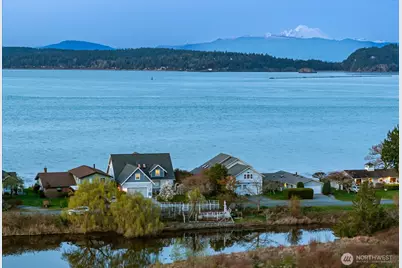 817 Shorecrest Drive, Oak Harbor, WA 98277 - Photo 3