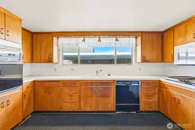 334 Wells Avenue N, Renton, WA 98056 - Photo 9