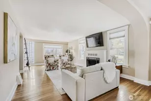 348 NE 57th St, Seattle, WA 98105 - Photo 5