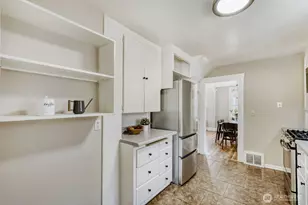 348 NE 57th St, Seattle, WA 98105 - Photo 11