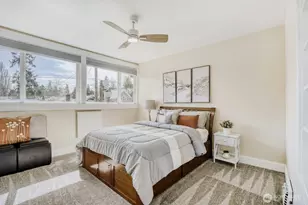 348 NE 57th St, Seattle, WA 98105 - Photo 17