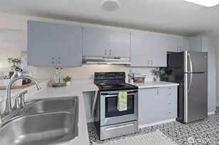 1710 N Bridgeview Dr, Tacoma, WA 98406 - Photo 9