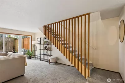 9732 Ashworth Avenue N, Seattle, WA 98103 - Photo 11