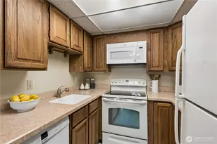 9732 Ashworth Ave N, Seattle, WA 98103 - Photo 9