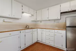 2158 N 50th St, Seattle, WA 98103 - Photo 33