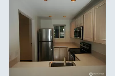 12720 NE 10th Place #D 202, Bellevue, WA 98007 - Photo 5