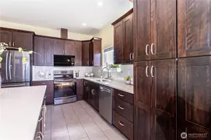 3905 NE 6th St, Renton, WA 98056 - Photo 7