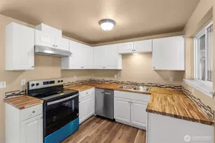 110 Sunny Basin Rd, Castle Rock, WA 98611 - Photo 9