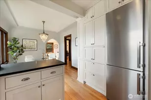 6517 Fremont Ave N, Seattle, WA 98103 - Photo 15