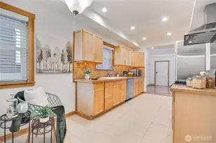 1116 6th Ave N, Seattle, WA 98109 - Photo 9