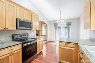 2703 5th St SW, Puyallup, WA 98373 - Photo 7