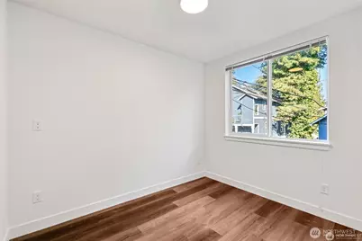 5257 Brooklyn Avenue NE, Seattle, WA 98105 - Photo 11