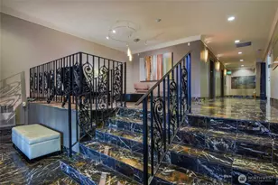 1105 Spring St, Seattle, WA 98104 - Photo 3