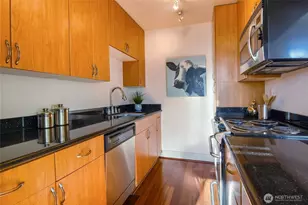 1105 Spring St, Seattle, WA 98104 - Photo 11