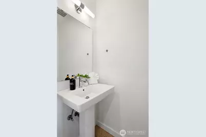 1546 Sturgus Avenue S, Seattle, WA 98144 - Photo 17