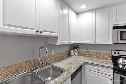 321 10th Avenue S #604, Seattle, WA 98104 - Photo 7