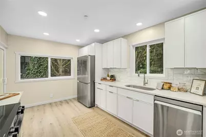 9919 Arrowsmith Avenue S, Seattle, WA 98118 - Photo 11