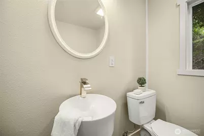 9919 Arrowsmith Avenue S, Seattle, WA 98118 - Photo 19