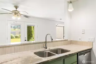 1315 S Puget Dr, Renton, WA 98055 - Photo 9