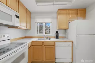 8823 Holly Dr, Everett, WA 98208 - Photo 5