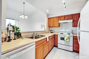 1321 S Puget Dr, Renton, WA 98055 - Photo 5