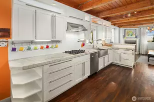 3010 NE 55th St, Seattle, WA 98105 - Photo 9